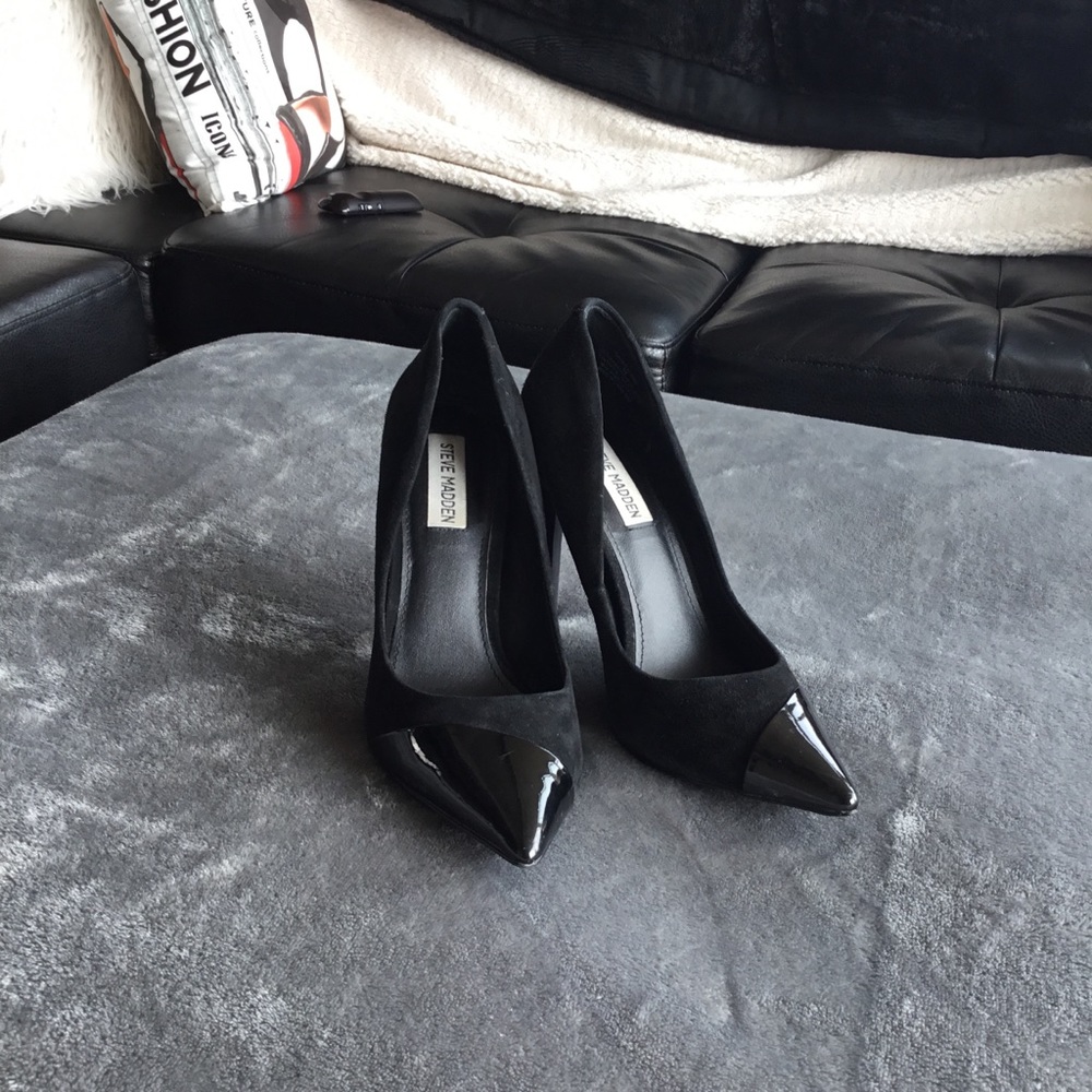 STEVE MADDEN Black Suede Pumps